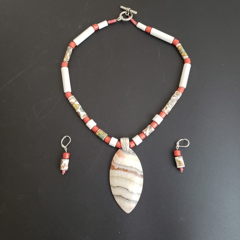Large Banded Agate / Calcite Pendant Beaded‎ Necklace w/ Matching Earrings